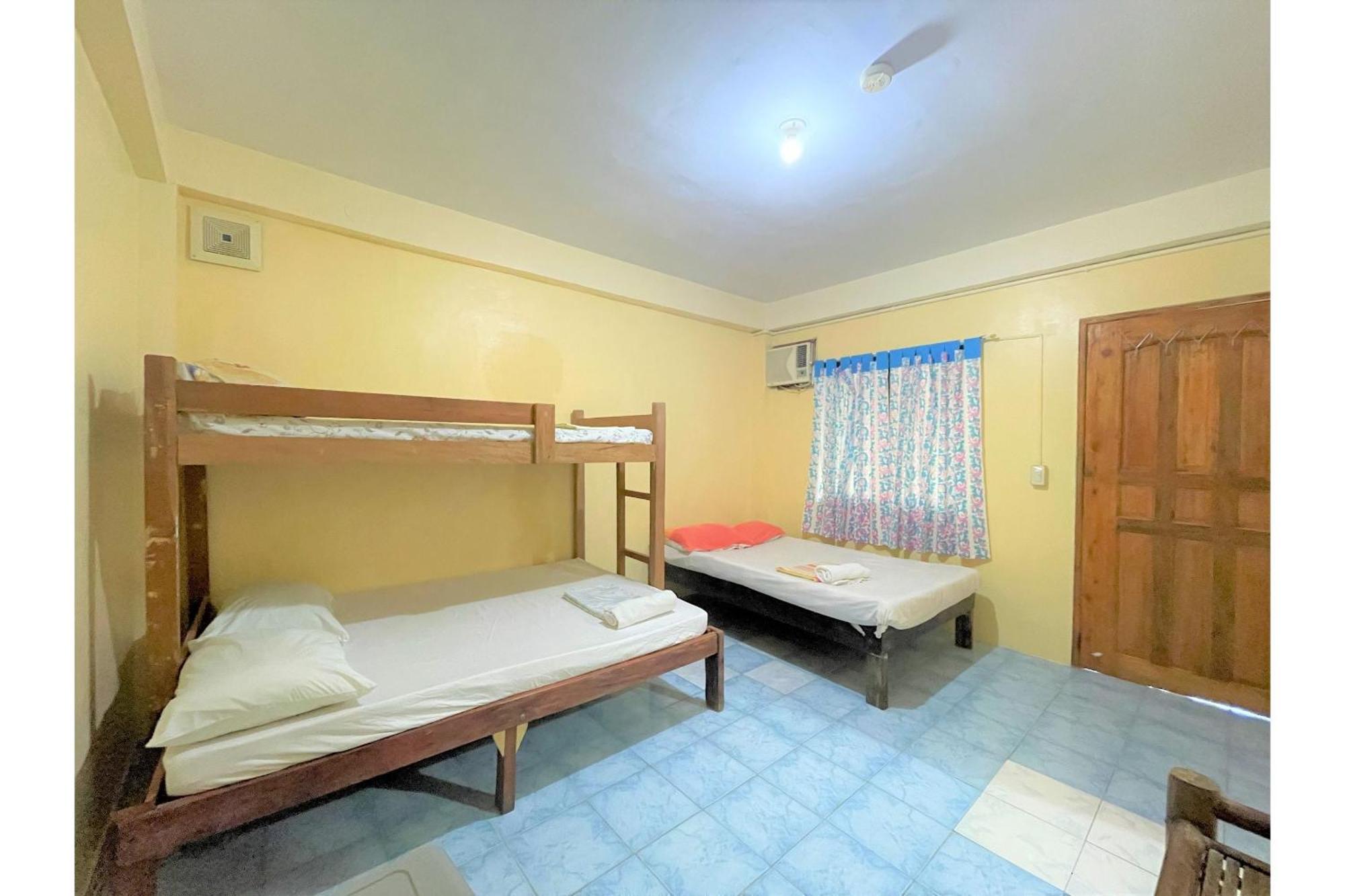 Oyo 876 Escurel Boracay Hotel 2*