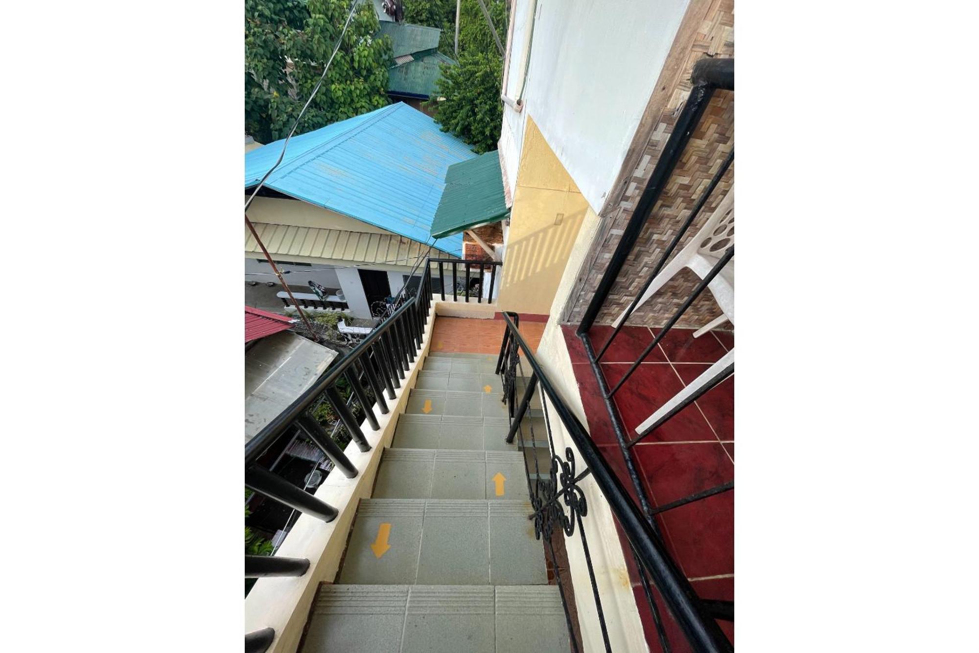 Hotel Oyo 876 Escurel Boracay 2*