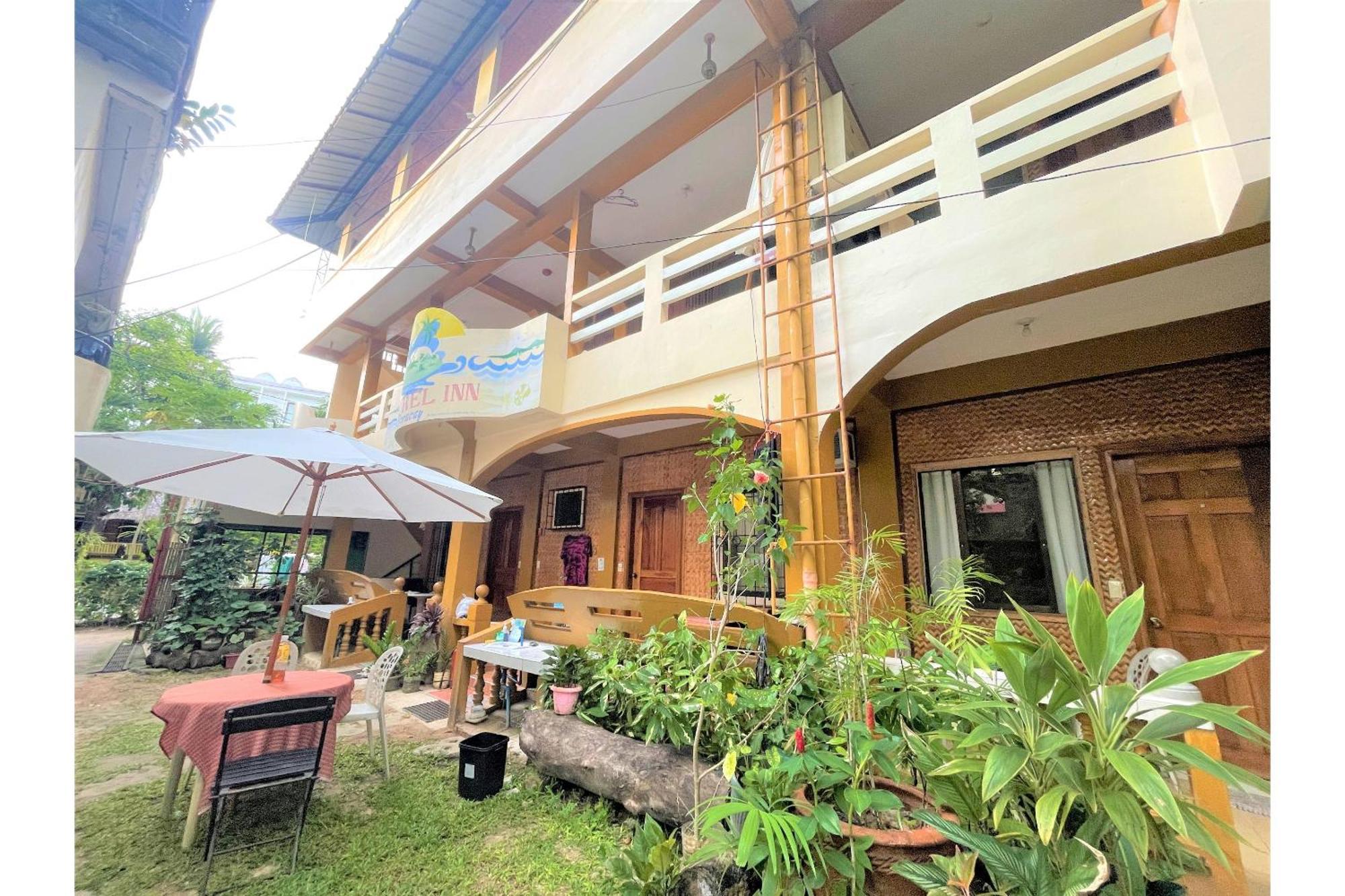 Oyo 876 Escurel Boracay Hotel 2*