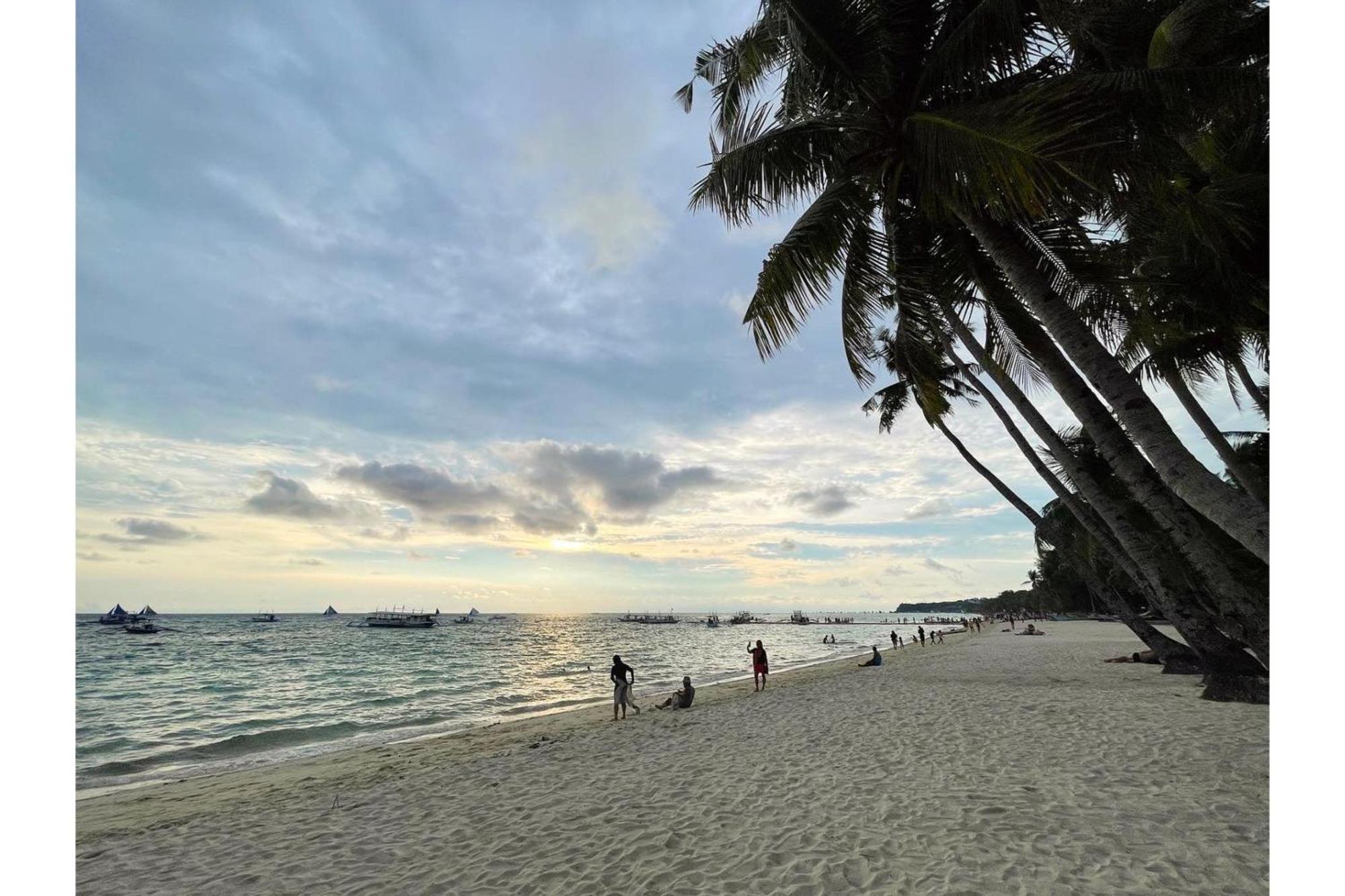 Oyo 876 Escurel Boracay Hotel